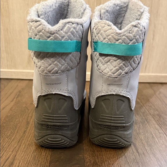 Columbia Women’s Gray and Teal Snow Boots - Picture 7 of 12